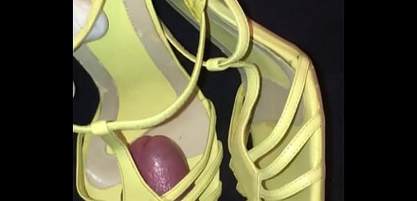  Sexy size 6 yellow heels used